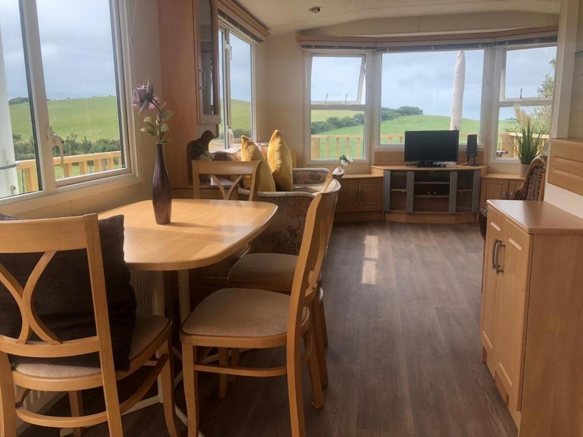 Captivating 2-Bed Static Caravan In Holyhead Llanfachraeth エクステリア 写真