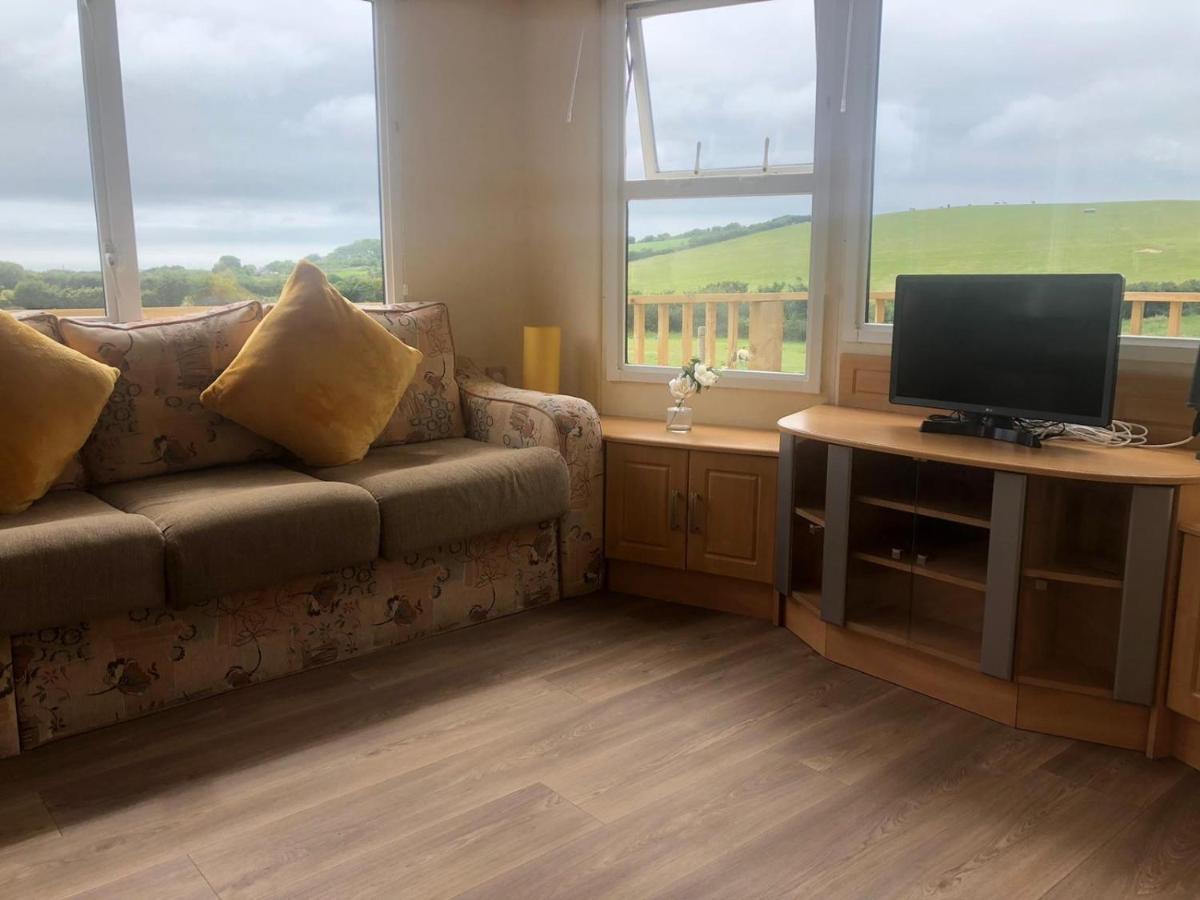 Captivating 2-Bed Static Caravan In Holyhead Llanfachraeth エクステリア 写真