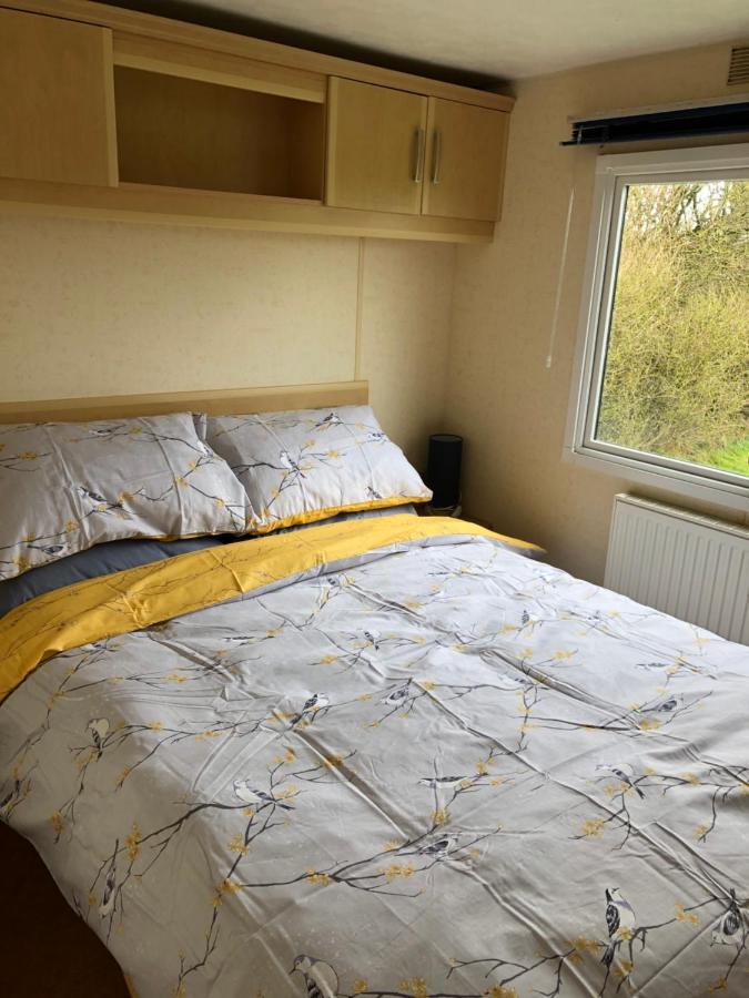 Captivating 2-Bed Static Caravan In Holyhead Llanfachraeth エクステリア 写真