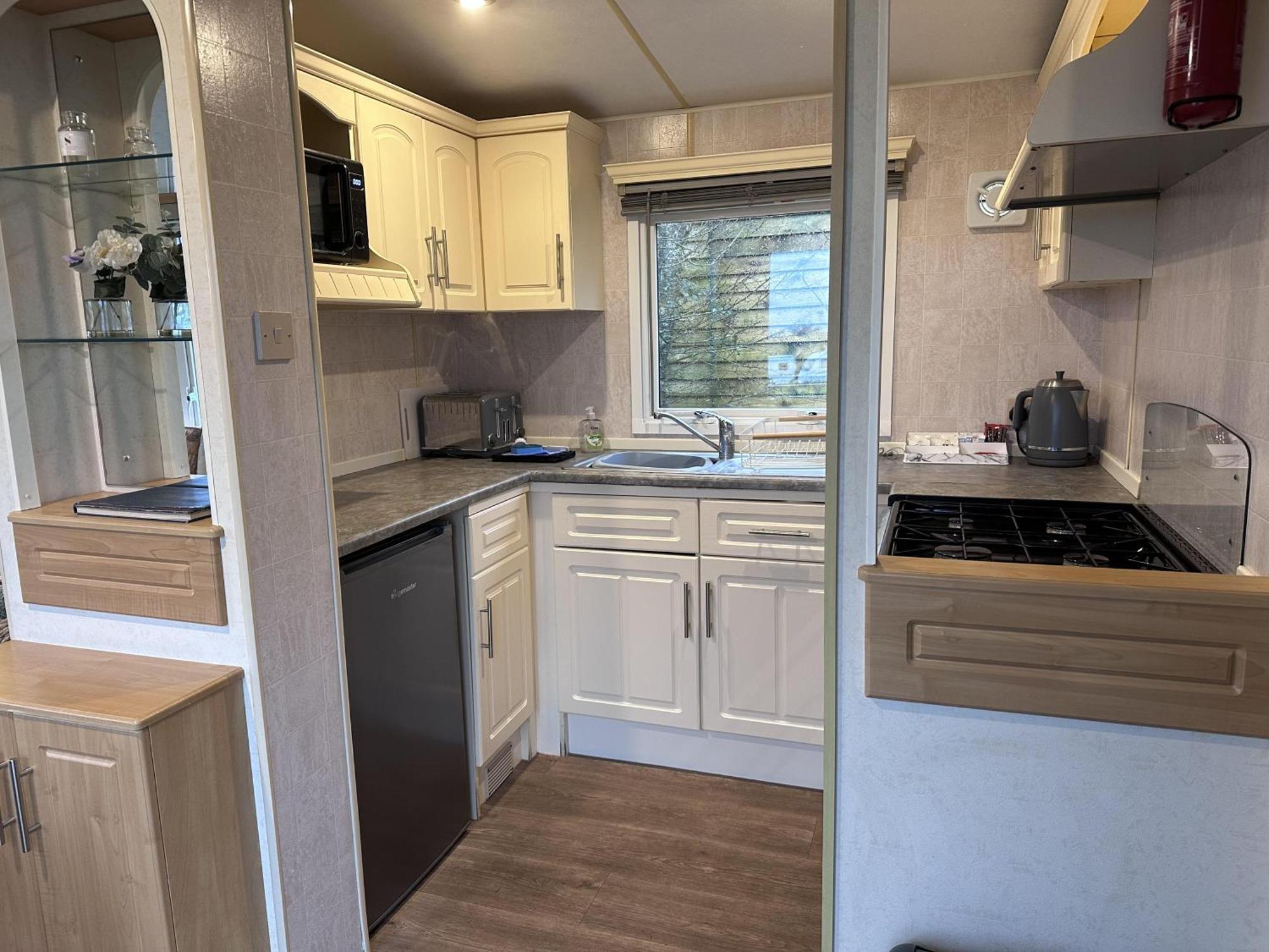Captivating 2-Bed Static Caravan In Holyhead Llanfachraeth エクステリア 写真