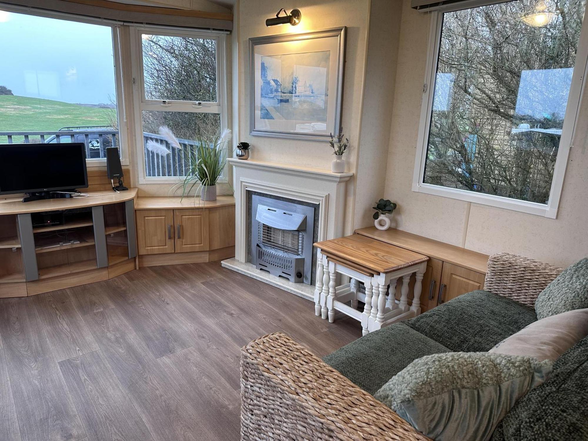 Captivating 2-Bed Static Caravan In Holyhead Llanfachraeth エクステリア 写真
